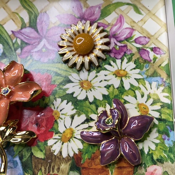 Joan Rivers Changeable Pin Set - Picture 3 of 5